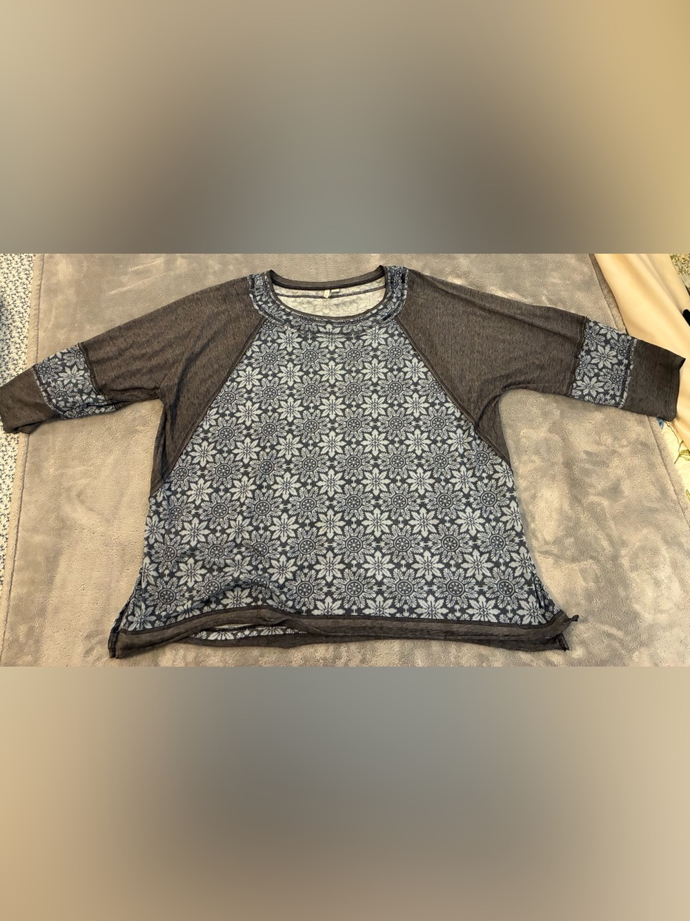 Women’s Cato Brand Blue Floral Raglan Top Size 26/28W